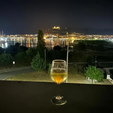River Town View - Luxury Apartment With Jacuzzi On Terrace Viana do Castelo Exterior photo
