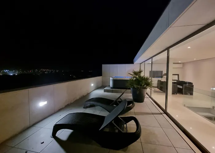 River Town View - Luxury Apartment With Jacuzzi On Terrace
