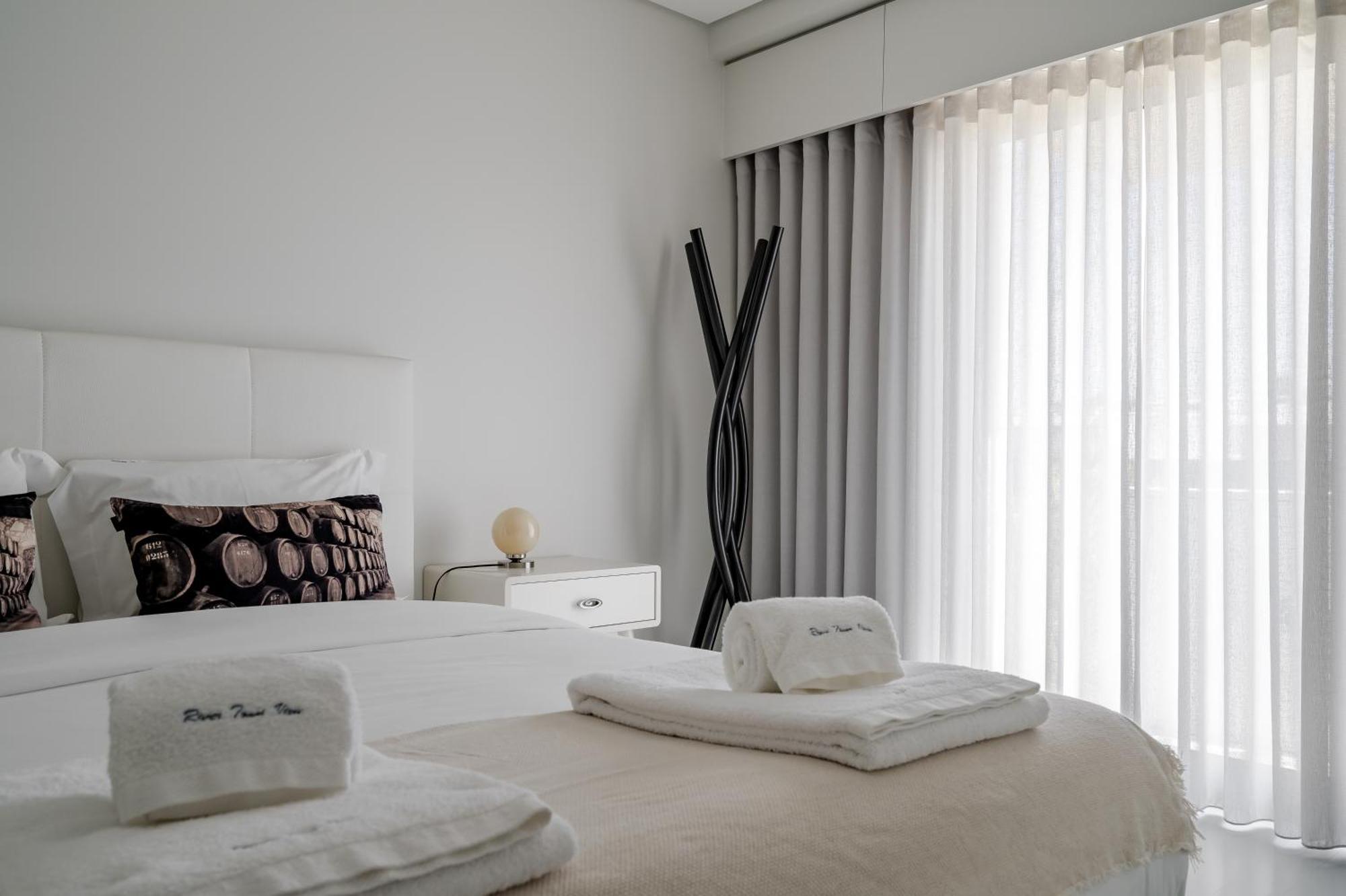 Apartment River Town View - Luxury With Jacuzzi On Terrace