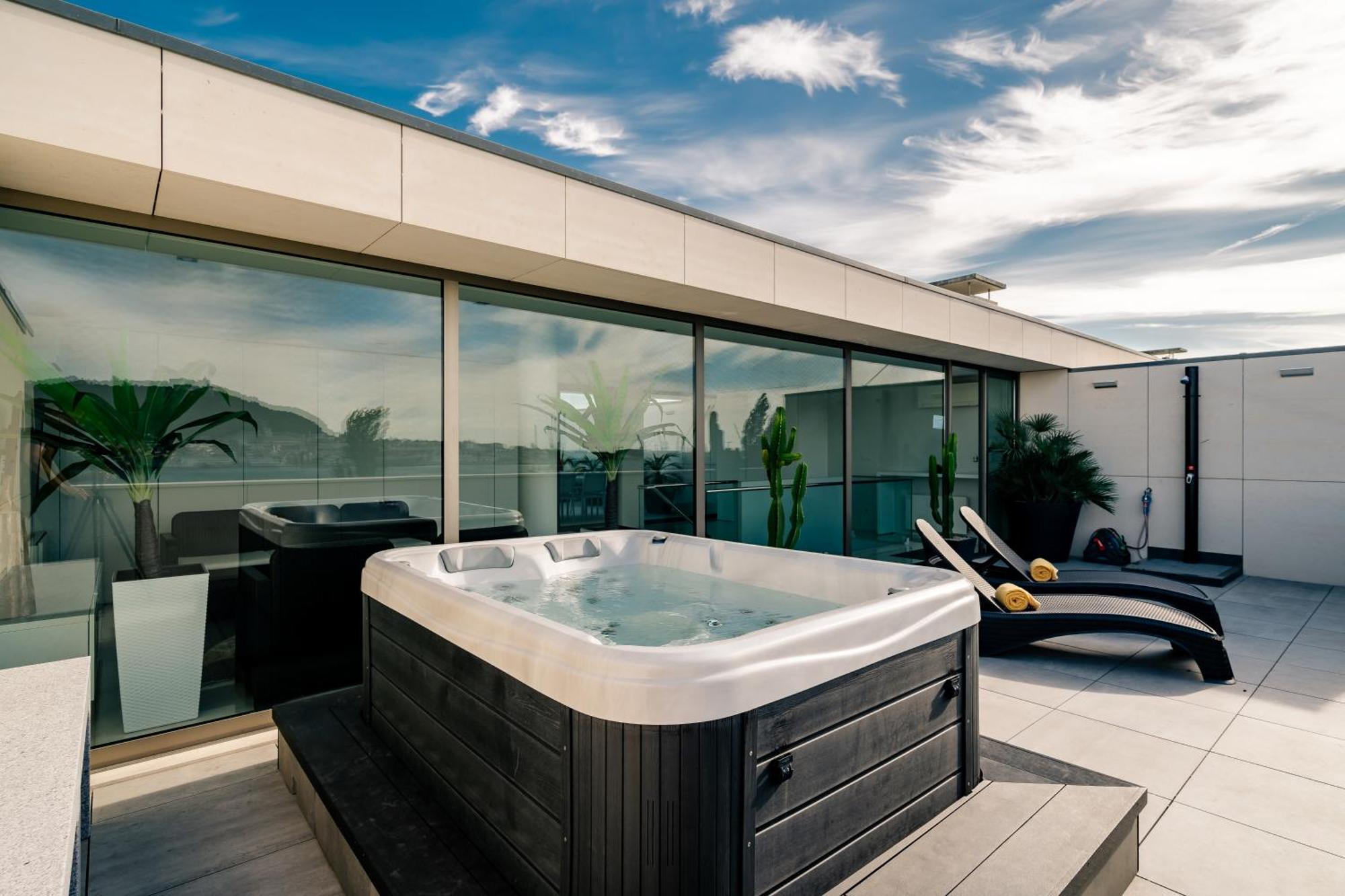 River Town View - Luxury With Jacuzzi On Terrace Apartment *