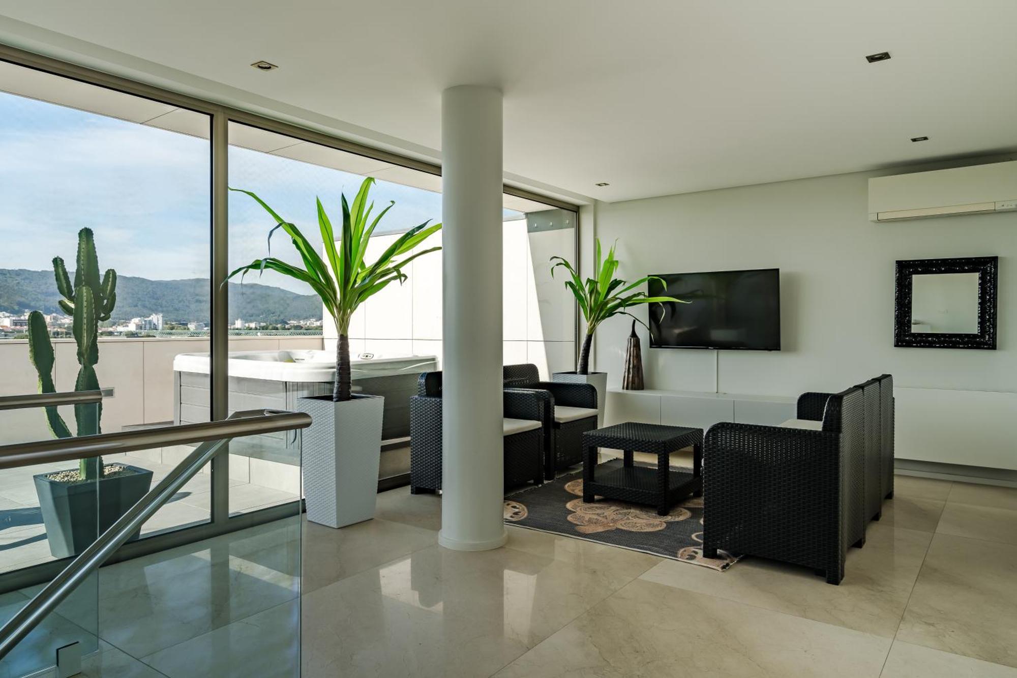 River Town View - Luxury With Jacuzzi On Terrace Apartment *