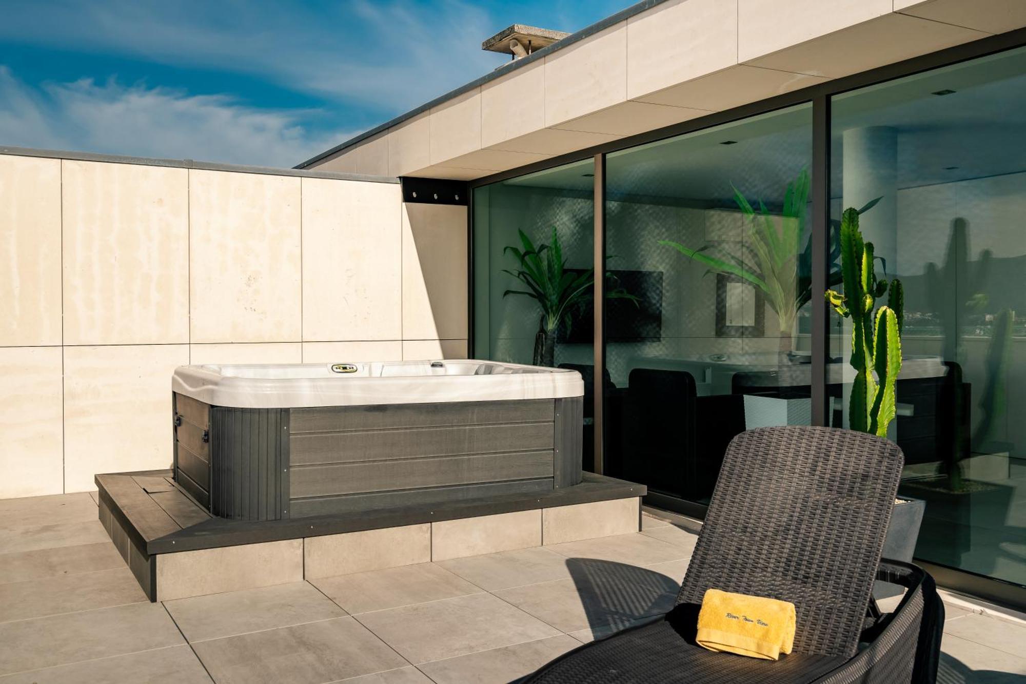 Apartment River Town View - Luxury With Jacuzzi On Terrace *