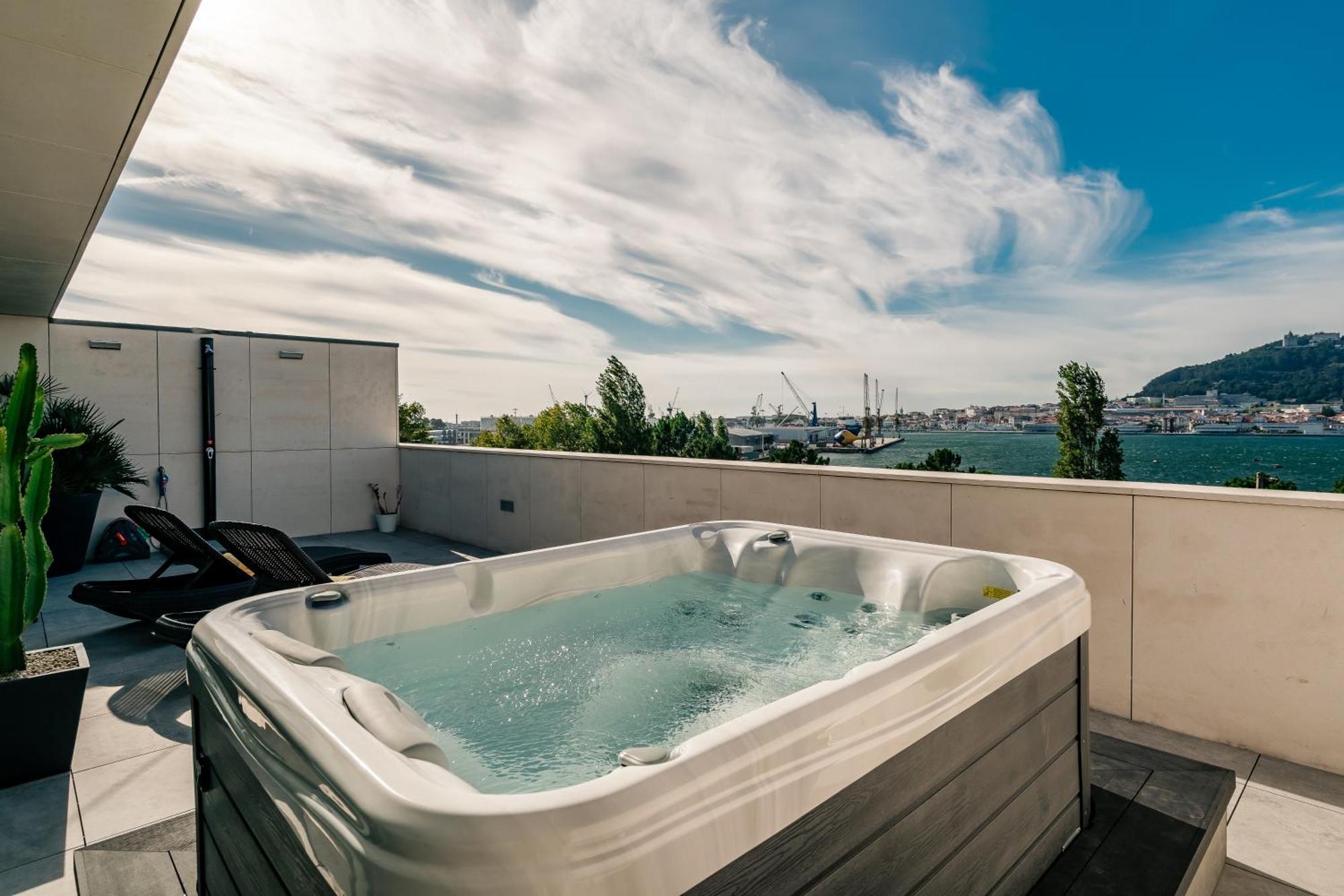 River Town View - Luxury With Jacuzzi On Terrace